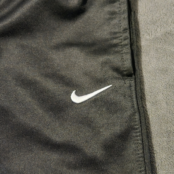Nike Boys Sweatpants - Black w/green side stripe- Size 4 - Picture 2 of 5